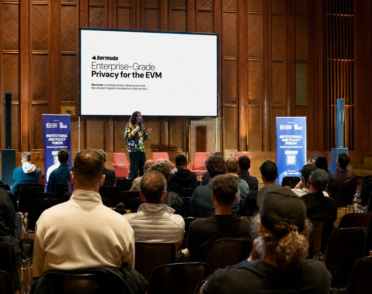 Speaker presenting to a full hall at the Berlin pitching competition